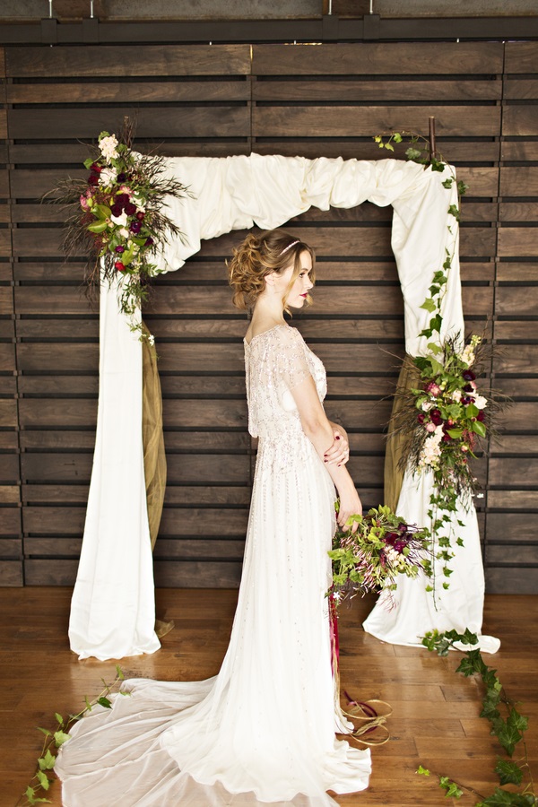 Art-Deco-Glamour-Styled-Shoot-bride-altar