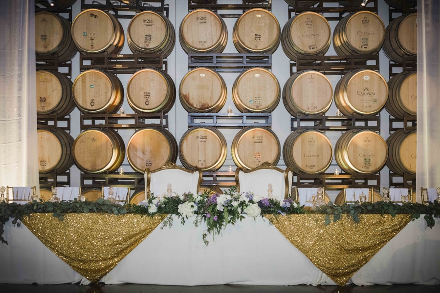 Roaring-20's-formal-vineyard-wedding-sweetheart-table