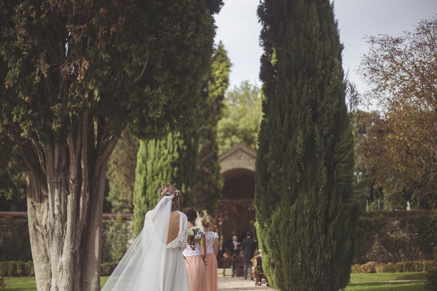 Vintage-Bohemian-Wedding-at-a-Historic-Italian-Villa-aisle