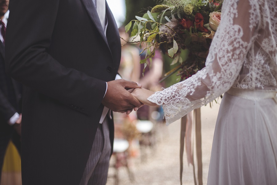 Vintage-Bohemian-Wedding-at-a-Historic-Italian-Villa-altar