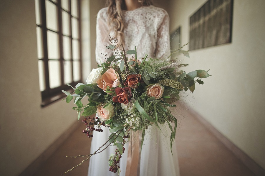 Vintage-Bohemian-Wedding-at-a-Historic-Italian-Villa-bridal-bouquet