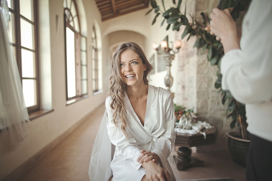 Vintage-Bohemian-Wedding-at-a-Historic-Italian-Villa-bride-getting-ready