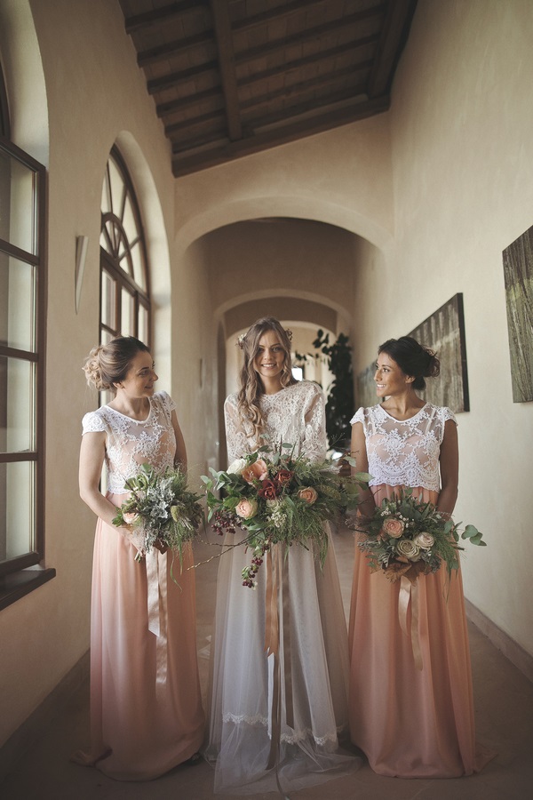 Vintage-Bohemian-Wedding-at-a-Historic-Italian-Villa-bridesmaids