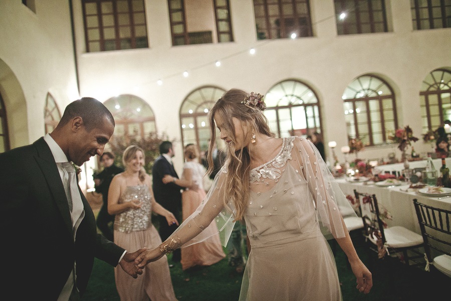 Vintage-Bohemian-Wedding-at-a-Historic-Italian-Villa-dancing