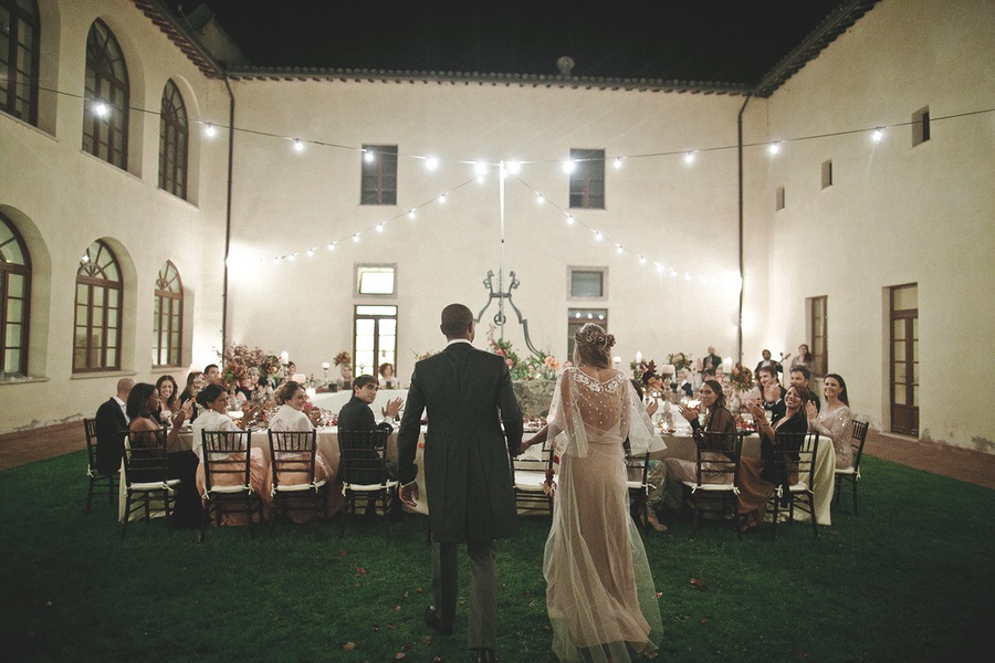 Vintage-Bohemian-Wedding-at-a-Historic-Italian-Villa-entrance