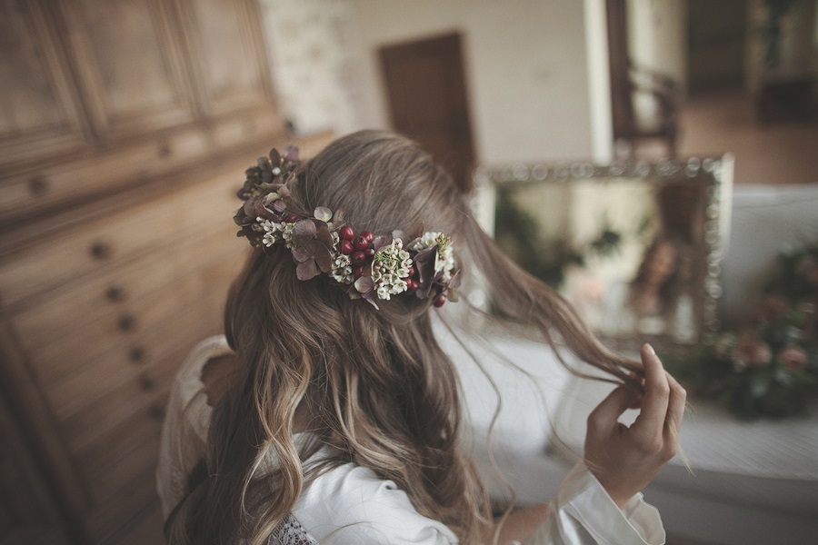 Vintage-Bohemian-Wedding-at-a-Historic-Italian-Villa-flower-crown