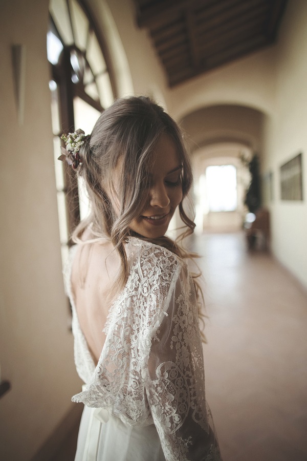 Vintage-Bohemian-Wedding-at-a-Historic-Italian-Villa-low-back