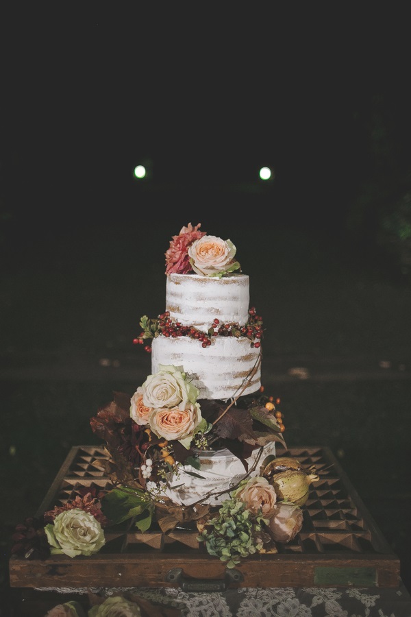 Vintage-Bohemian-Wedding-at-a-Historic-Italian-Villa-naked-cake