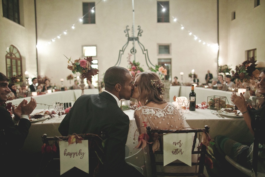 Vintage-Bohemian-Wedding-at-a-Historic-Italian-Villa-reception-dinner