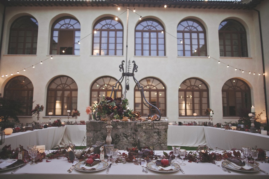 Vintage-Bohemian-Wedding-at-a-Historic-Italian-Villa-tablescapes