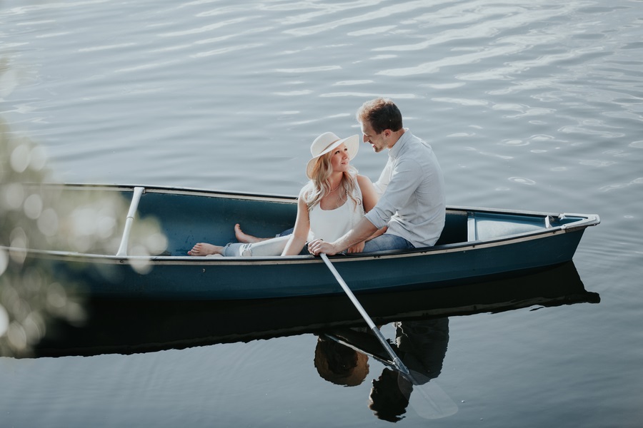 Vintage-Sunset-Canoe-Engagement-Shoot-canoe