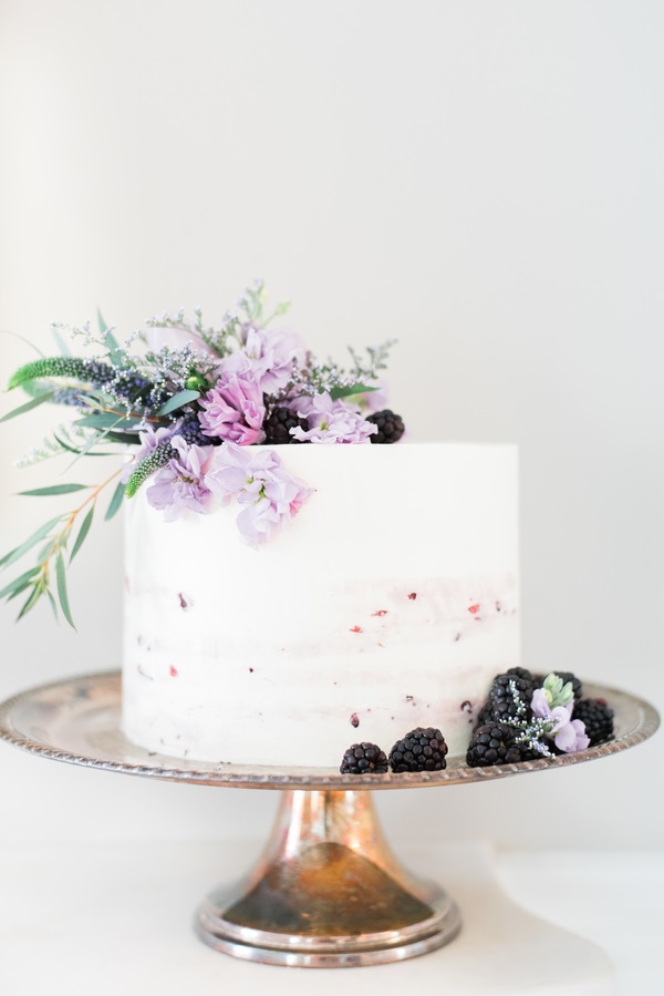 2018-Pantone-Color-of-the-Year-Inspired-Wedding-cake