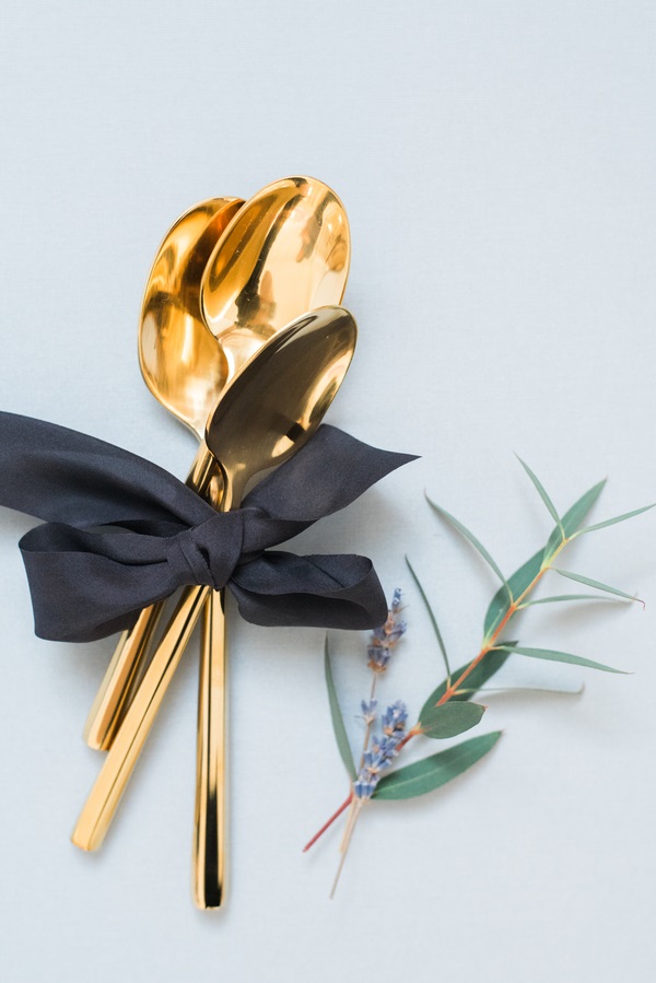 2018-Pantone-Color-of-the-Year-Inspired-Wedding-gold-spoons