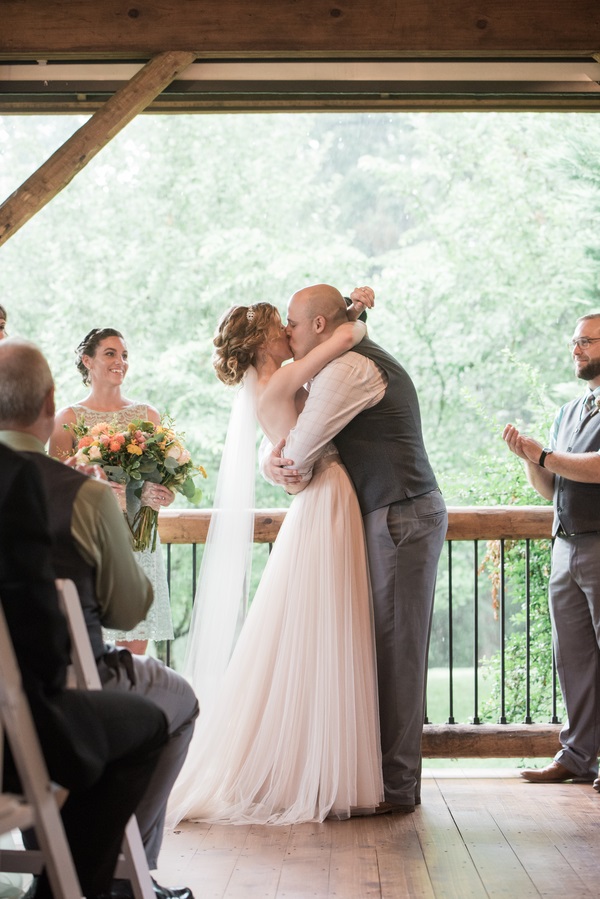 Beautiful-Rustic-Boho-Wedding-kiss