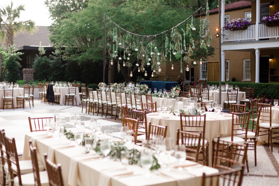 Dreamy-Southern-Vintage-Wedding-outdoor-reception