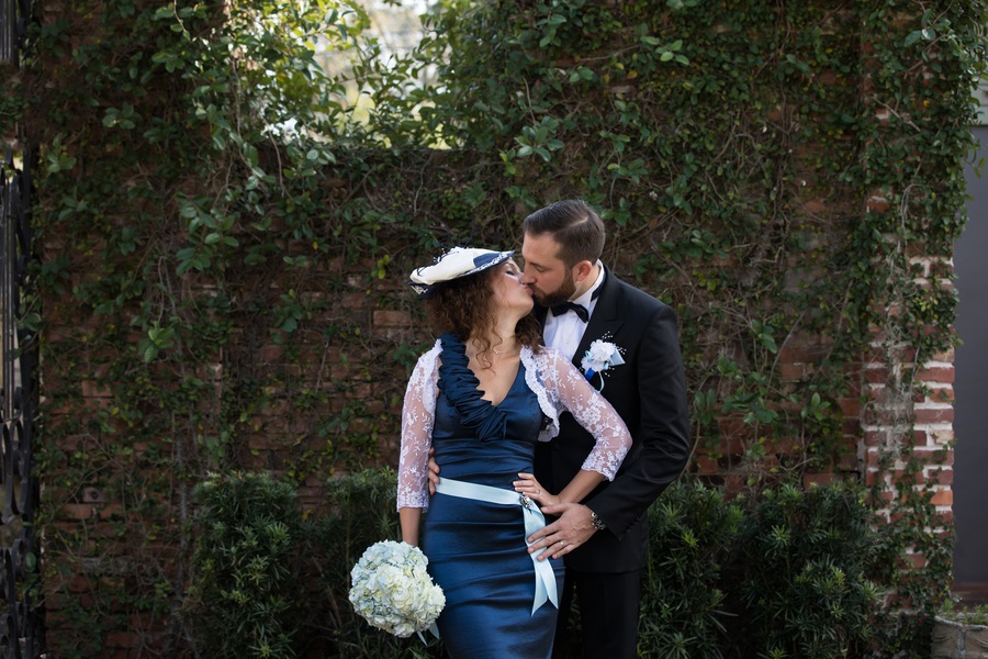 edwardian-inspired-intimate-wedding-kiss