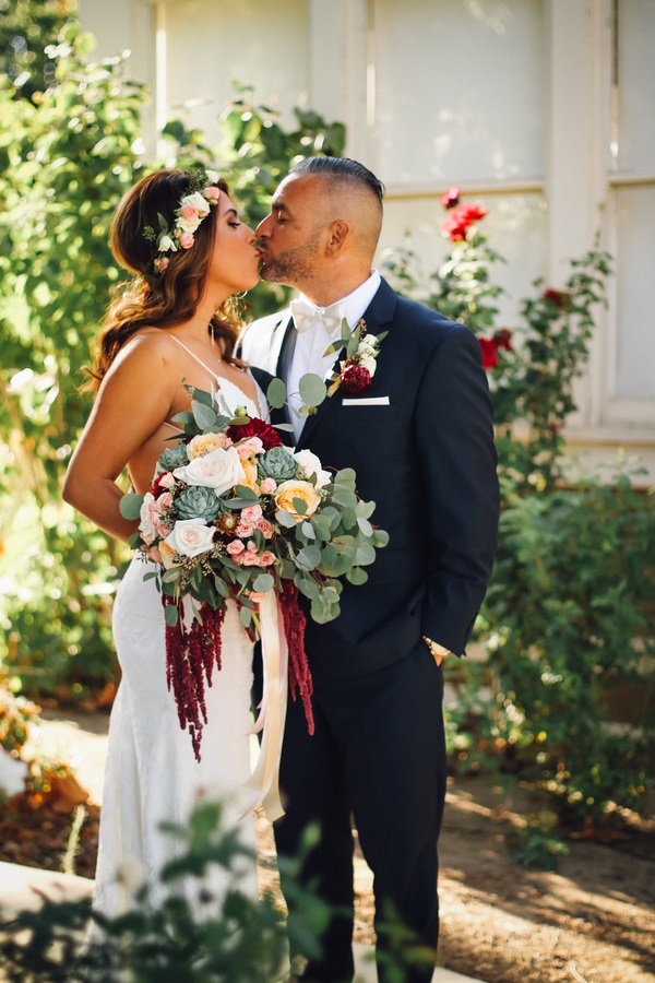 ethereal-glam-wedding-in-southern-california-first-kiss