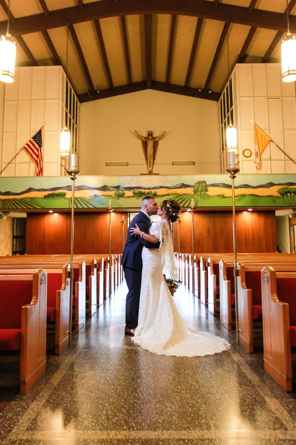 ethereal-glam-wedding-in-southern-california-kiss