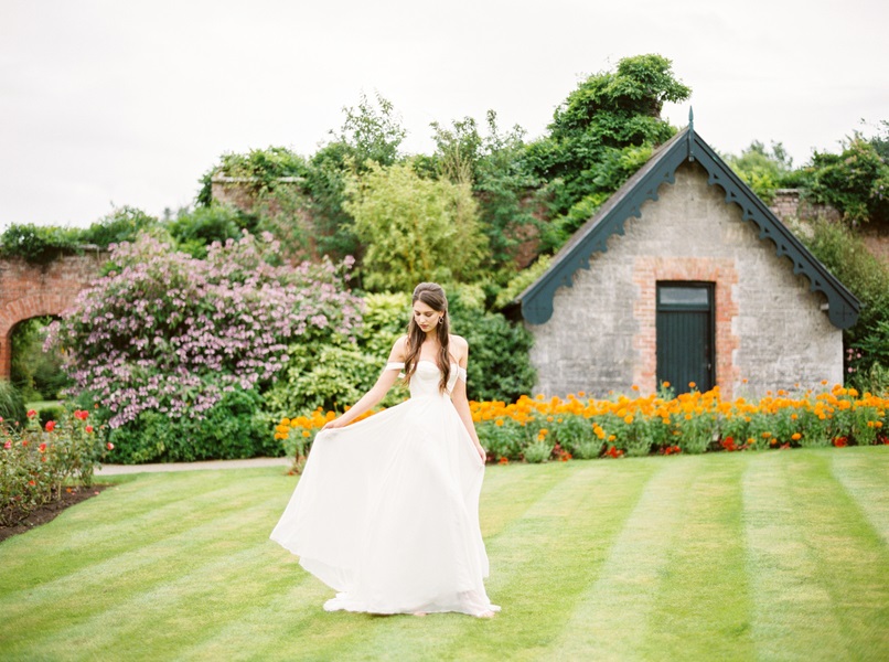 romantic-styled-shoot-in-an-irish-castle-2