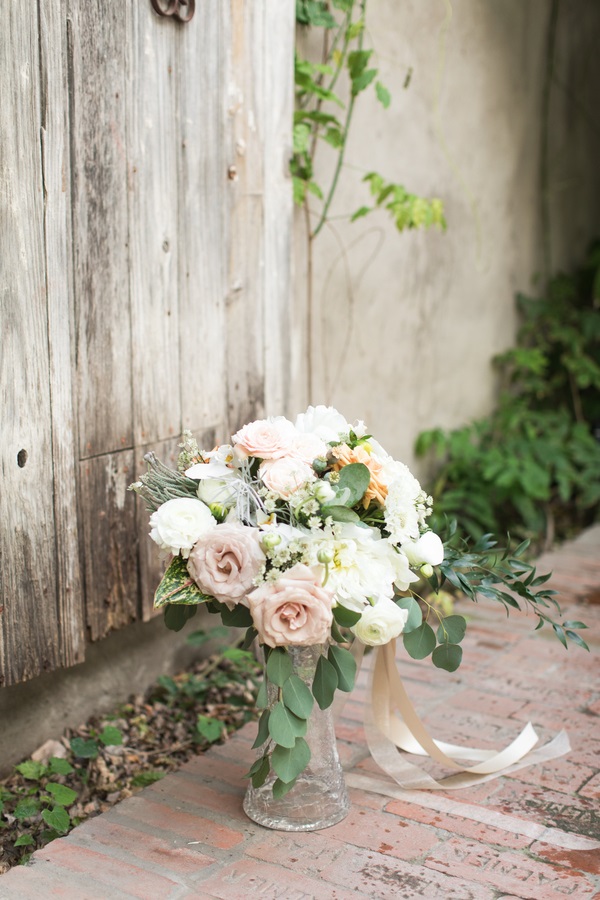urban-shabby-chic-formal-wedding-bouquet