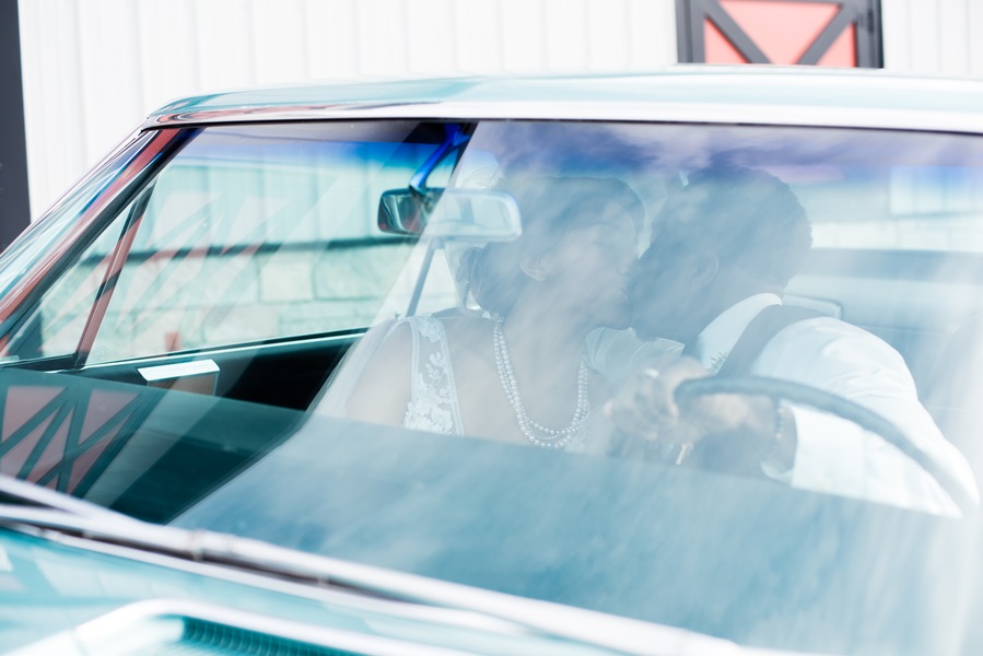 vintage-elegant-barn-wedding-car-kiss