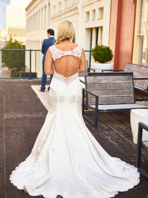 vintage-southern-wedding-in-a-historic-hotel-keyhole-back
