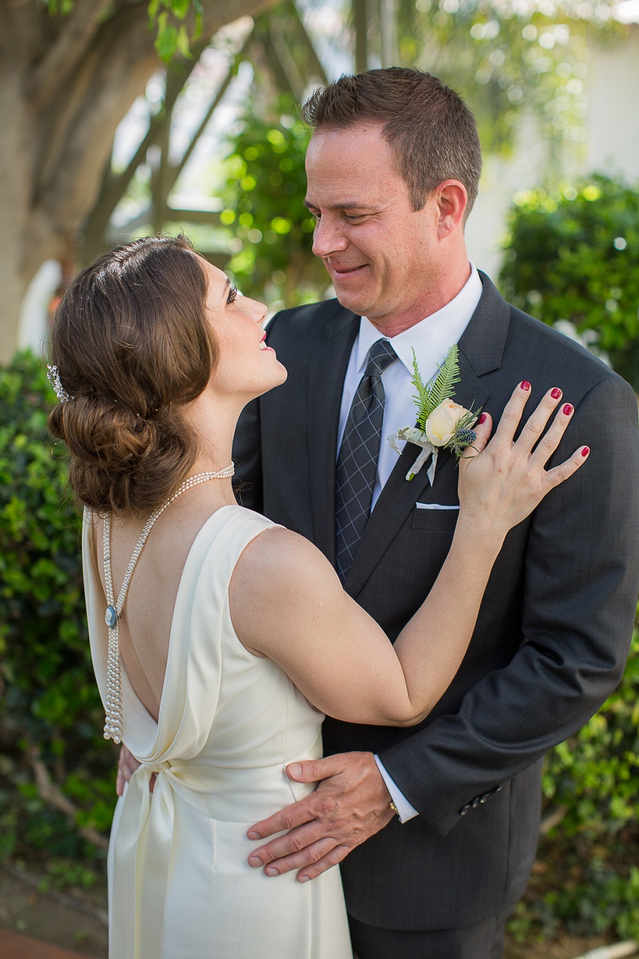 1940s-inspired-wedding-in-a-historic-museum-couple