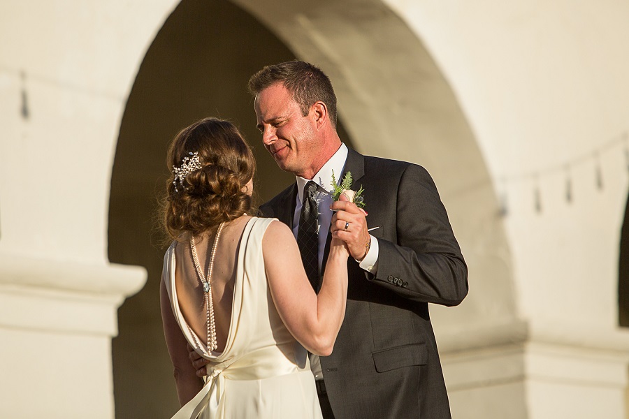 1940s-inspired-wedding-in-a-historic-museum-first-dance