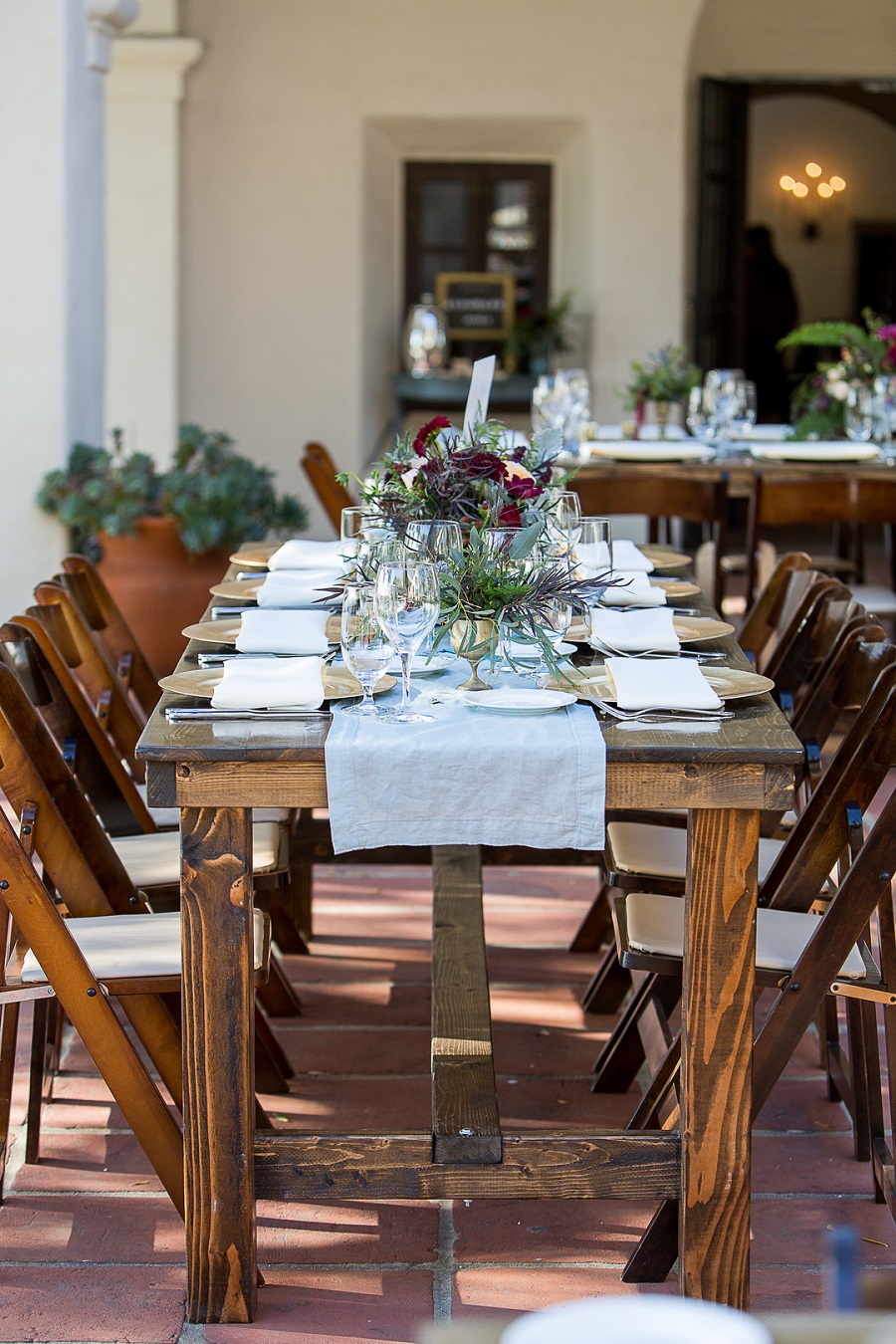 1940s-inspired-wedding-in-a-historic-museum-table