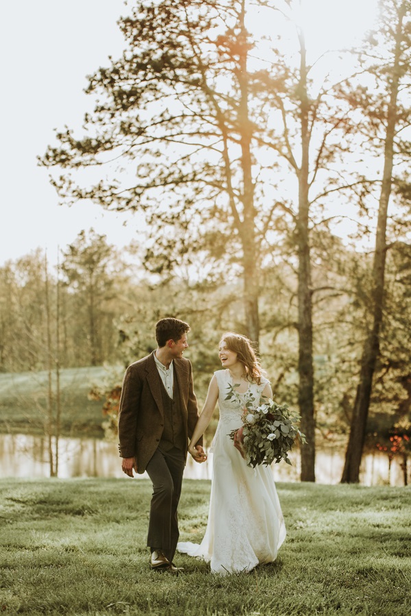 dreamy-southern-greenhouse-styled-shoot-laugh