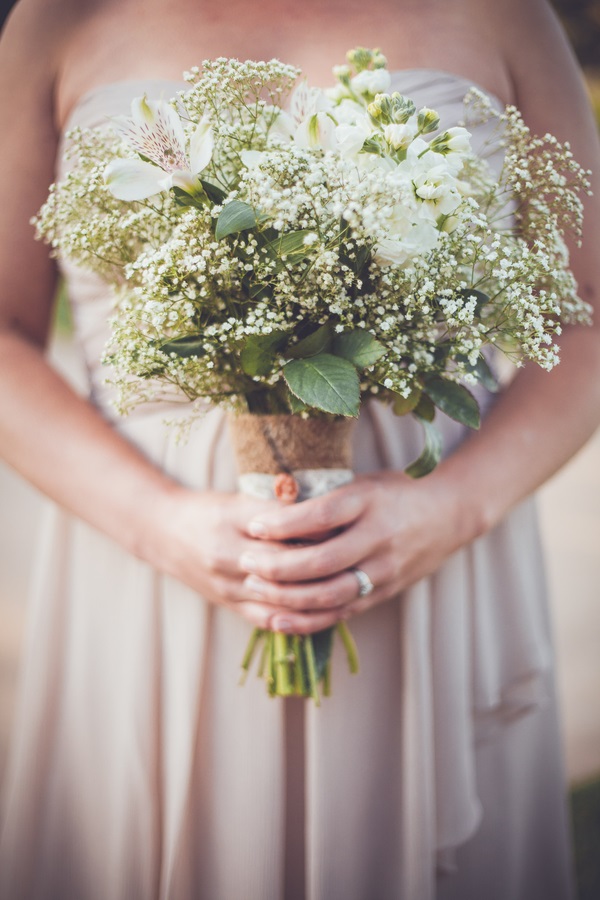 edgy-vintage-vineyard-wedding-bridesmaid-bouquet
