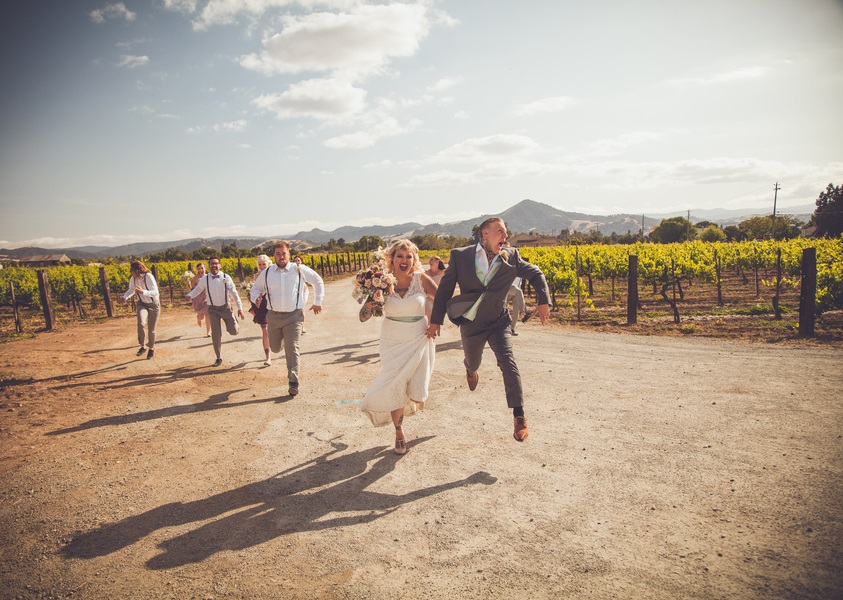 edgy-vintage-vineyard-wedding-run