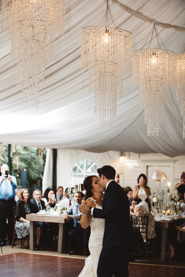 english-garden-fairytale-wedding-first-dance