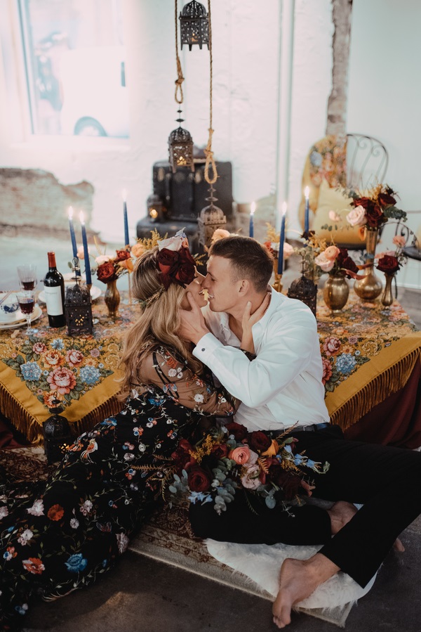 formal-folk-elopement-styled-shoot-kisses