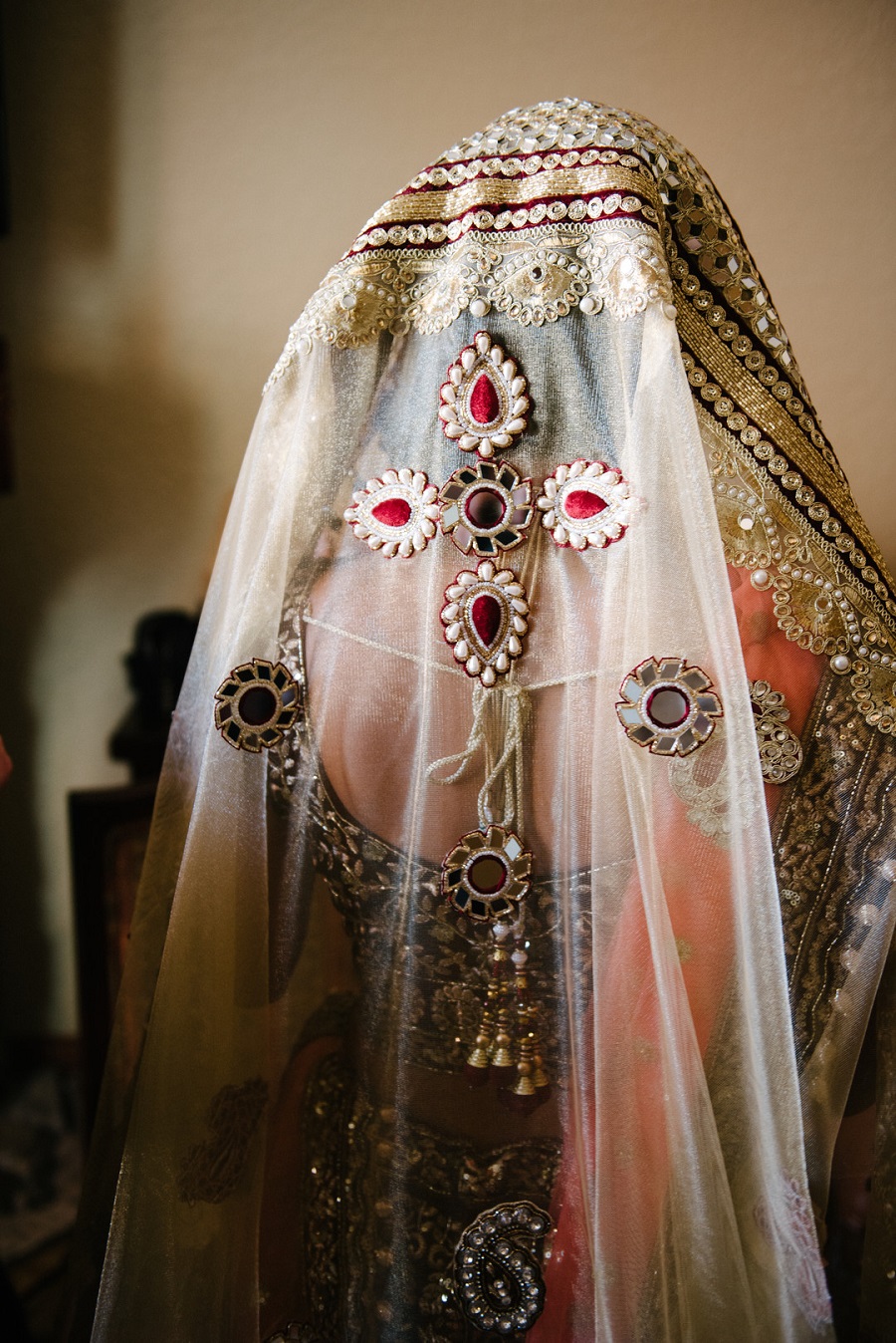 formal-indian-fusion-wedding-veil-details