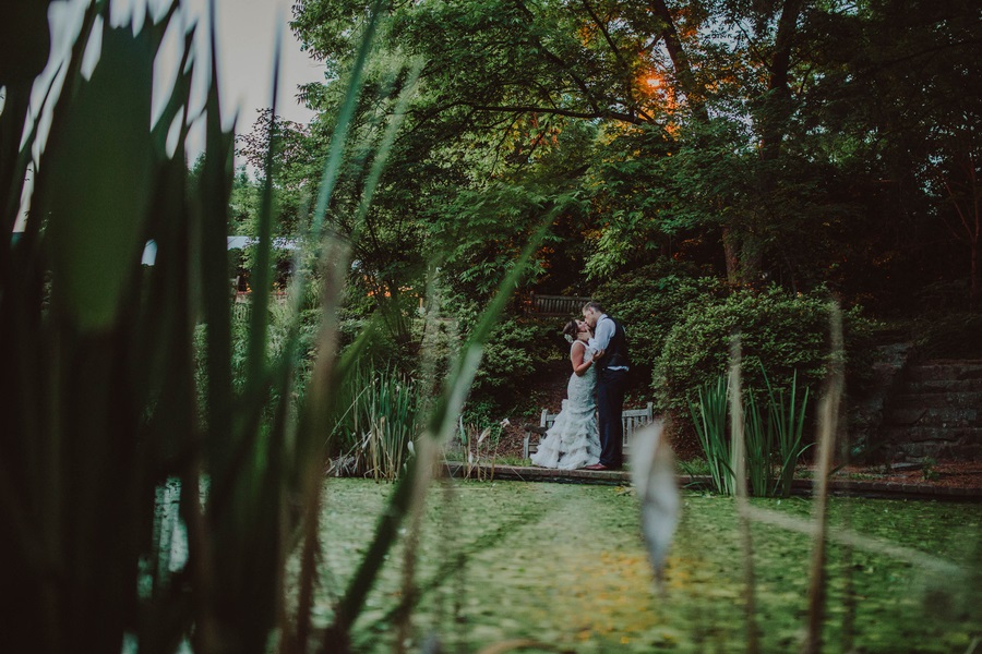 glam-garden-wedding-at-a-historic-estate-kiss