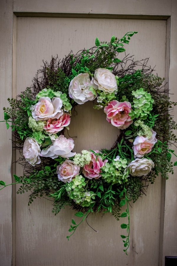 glam-garden-wedding-at-a-historic-estate-wreath