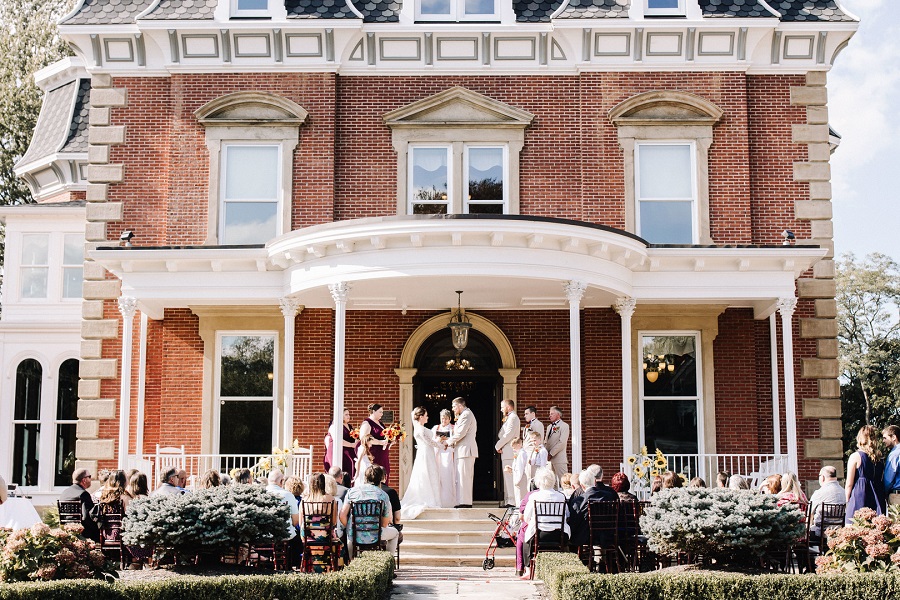intimate-diy-wedding-at-a-historical-mansion-venue