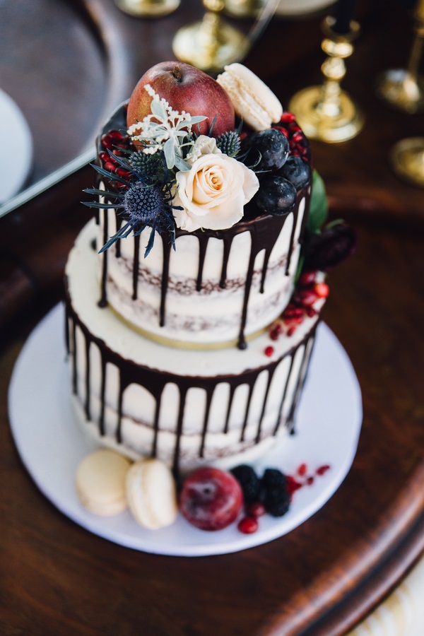 mid-century-moody-styled-wedding-cake