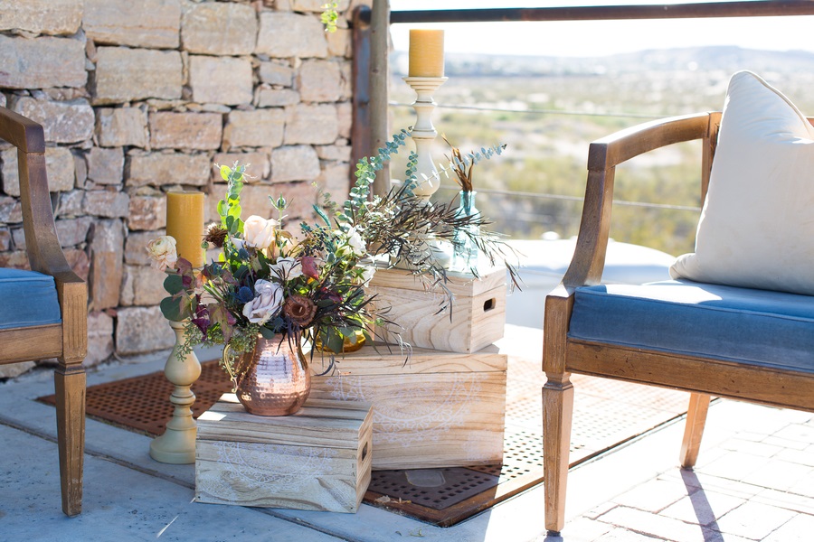 mid-century-moody-styled-wedding-floral-decor