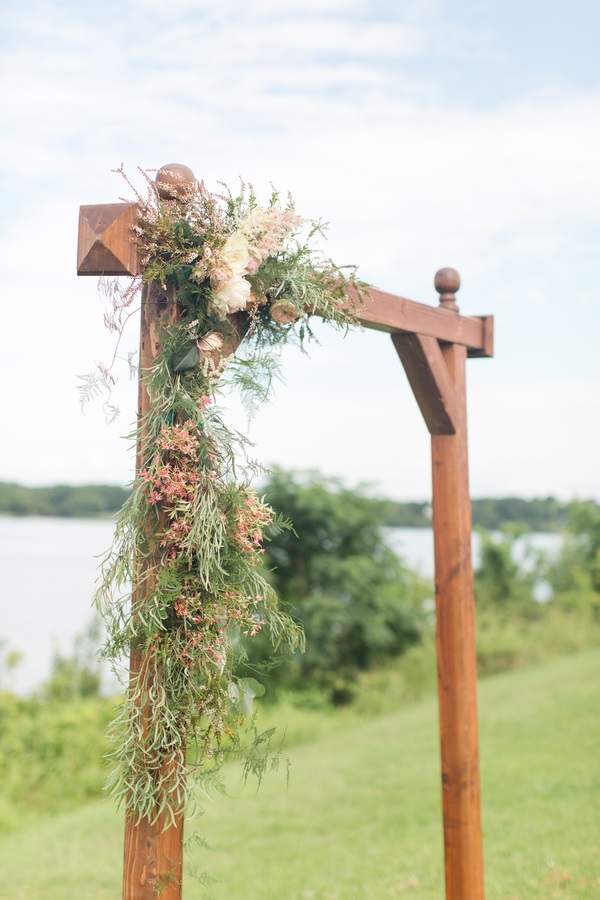 vintage-elegant-desert-inspired-wedding-altar