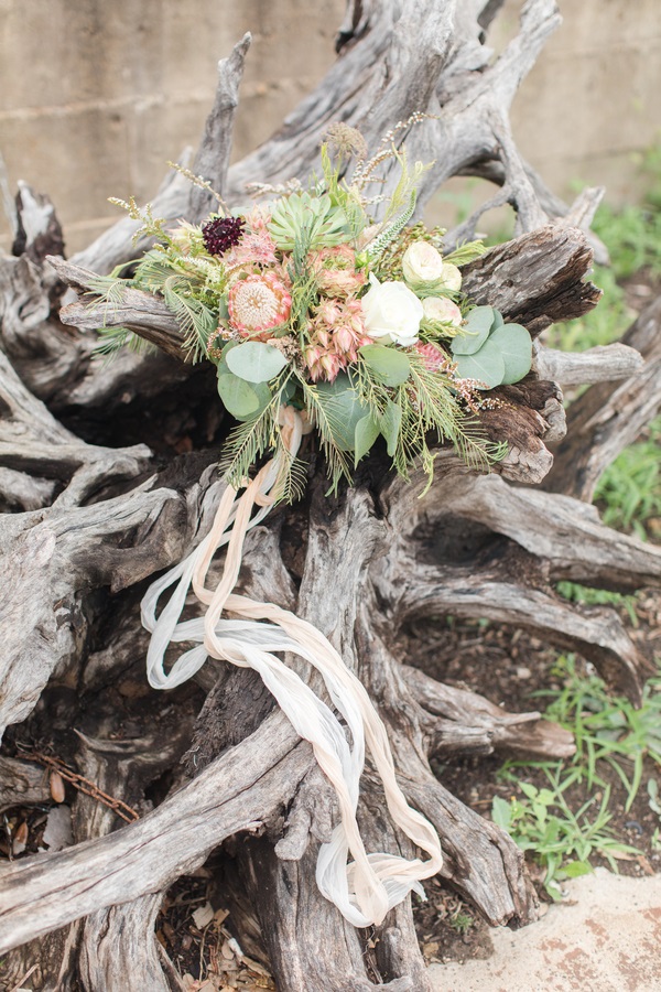 vintage-elegant-desert-inspired-wedding-bouquet