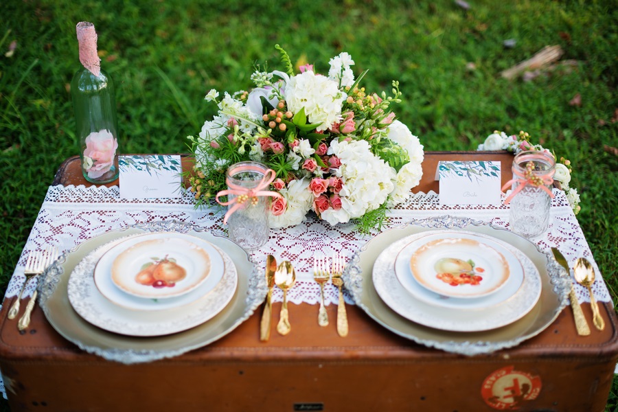 vintage-garden-bohemian-wedding-table-setting