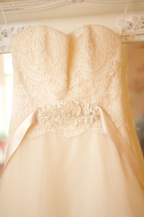 vintage-travel-styled-wedding-shoot-dress