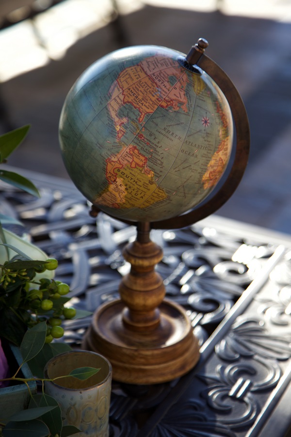 vintage-travel-styled-wedding-shoot-globe