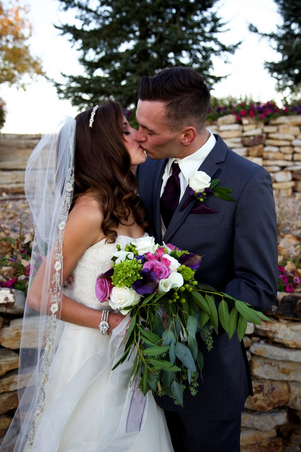 vintage-travel-styled-wedding-shoot-kiss