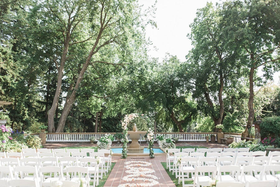 classically-romantic-garden-themed-wedding-ceremony