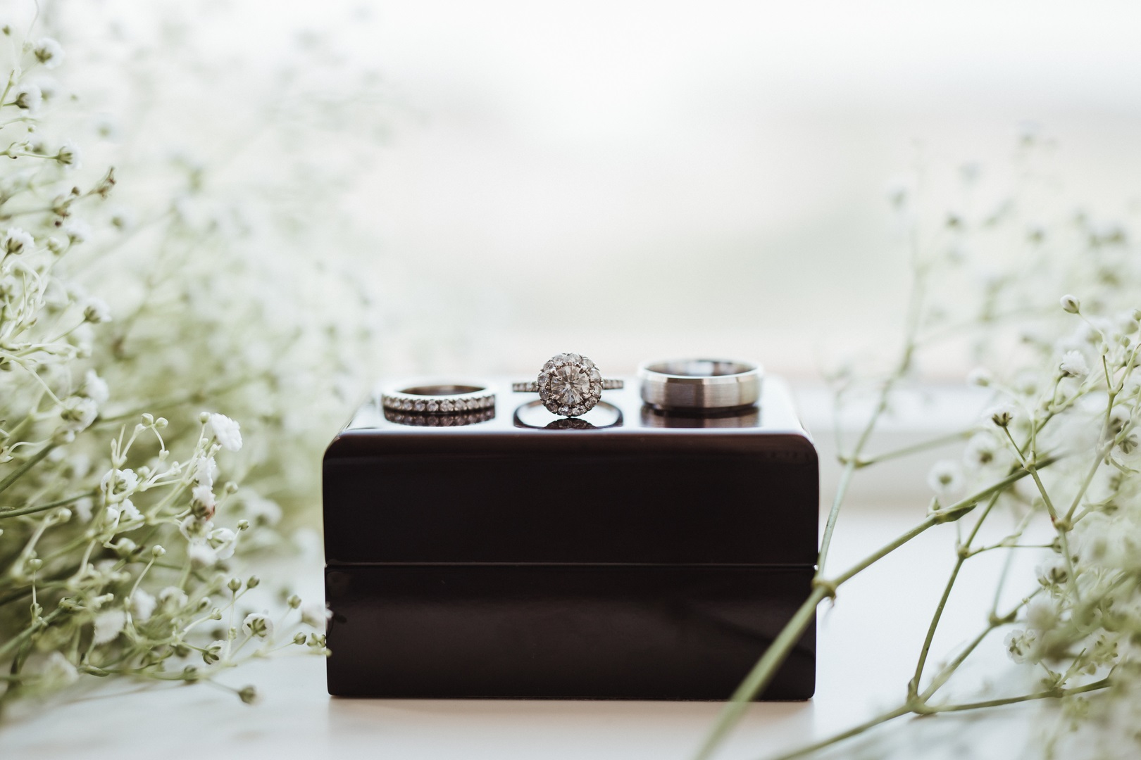 gatsby-chic-whitehall-estate-wedding-rings