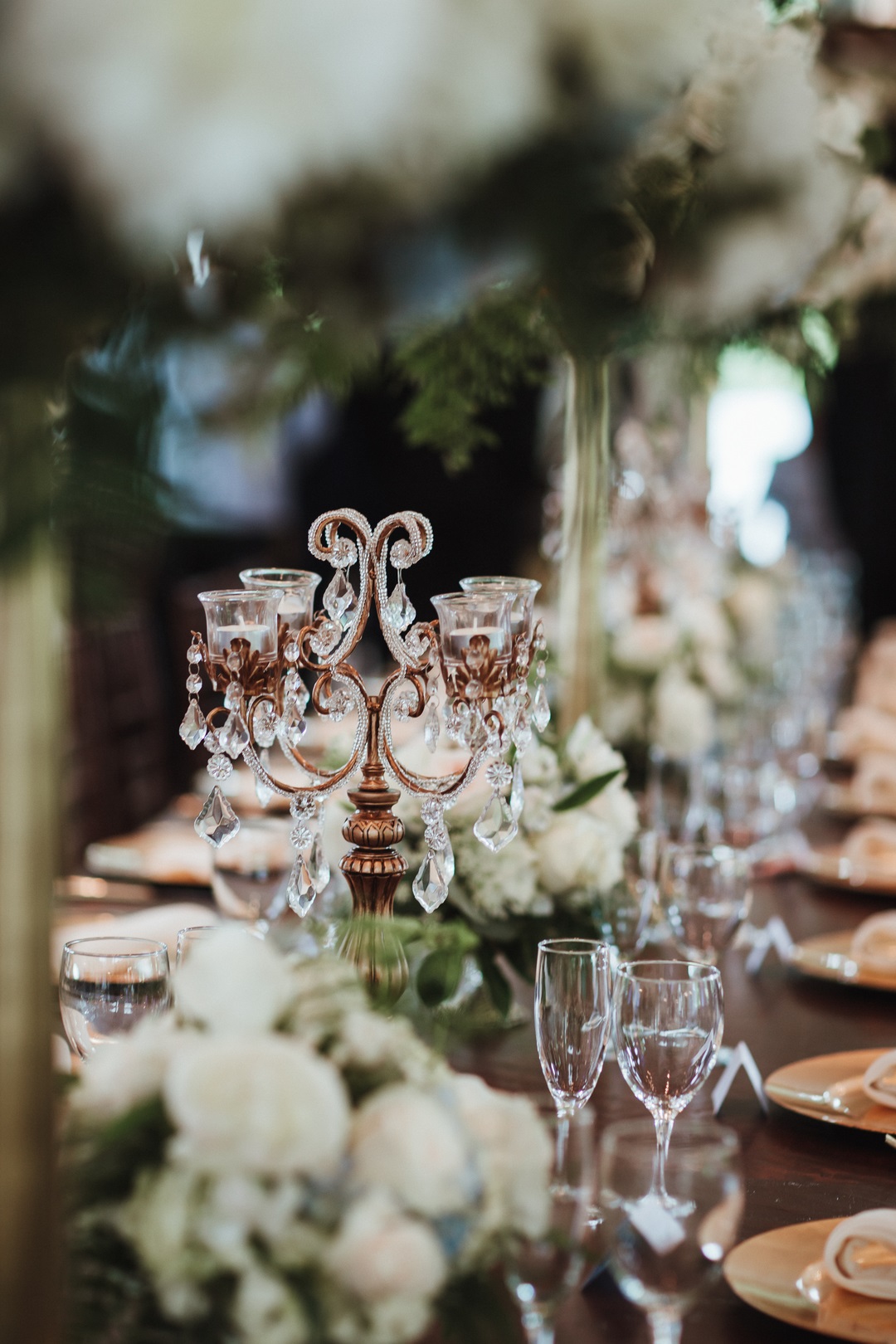 gatsby-chic-whitehall-estate-wedding-table-decor