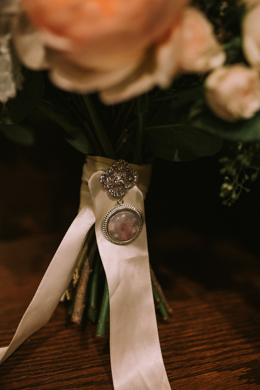 moody-romantic-pittsburgh-wedding-bouquet